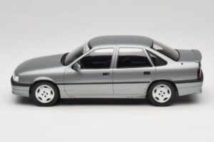 Opel Vectra A 2000 16V Gris Foncé MCG 1:18 MCG18462 Métal — image 3 sur 6
