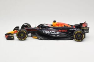 Red Bull Racing RB20 #1 M. Verstappen Winner China GP 2024 Minichamps 1:18 110240501 Métal — image 3 sur 6