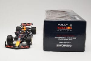 Red Bull Racing RB20 #1 M. Verstappen Winner China GP 2024 Minichamps 1:18 110240501 Métal — image 6 sur 6