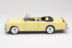 Packard Caribbean Cabriolet Jaune Road Signature 1:18 92798 Métal — image 4 sur 8