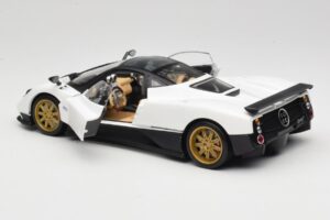 Pagani Zonda F Blanc Mondo Motors 1:18 157655 Métal — image 5 sur 8