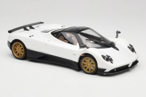 Pagani Zonda F Blanc Mondo Motors 1:18 157655 Métal — image 6 sur 8