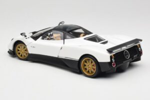 Pagani Zonda F Blanc Mondo Motors 1:18 157655 Métal — image 7 sur 8