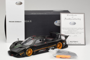 Pagani Zonda R Revolucion Carbon Fiber AUTOart 1:18 78261 Métal — image 8 sur 8
