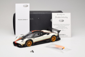 Pagani Zonda R Revolucion Blanc AUTOart 1:18 78262 Métal — image 8 sur 8
