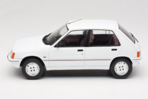 Peugeot 205 Blanc MCG 1:18 MCG18493 Métal — image 3 sur 6