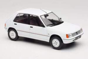 Peugeot 205 Blanc MCG 1:18 MCG18493 Métal — image 4 sur 6