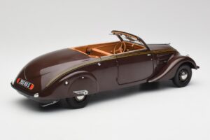 Peugeot 402 Eclipse Chocolat Norev 1:18 184873 Métal — image 3 sur 12