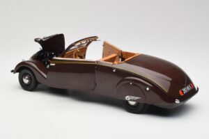Peugeot 402 Eclipse Chocolat Norev 1:18 184873 Métal — image 8 sur 12
