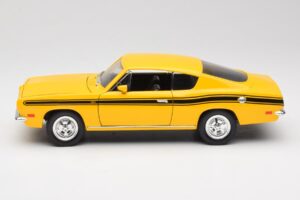 Plymouth Barracuda Jaune Road Legends 1:18 92178 Métal — image 4 sur 8
