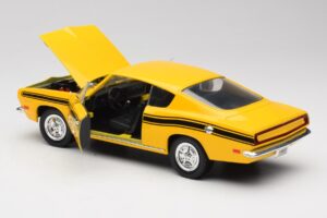 Plymouth Barracuda Jaune Road Legends 1:18 92178 Métal — image 5 sur 8