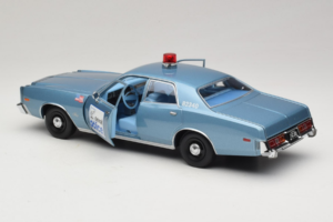 Plymouth Fury Beverly Hills PD Bleu GreenLight 1:18 19069 Métal — image 5 sur 8