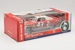 Plymouth Fury #43 R. Petty NASCAR 1960 Auto World 1:24 AW24003/06 Métal — image 2 sur 3