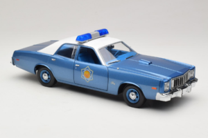 Plymouth Fury Police Pursuit Smokey and the Bandit GreenLight 1:18 19044 Métal — image 6 sur 8