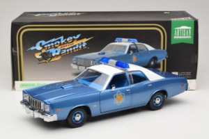 Plymouth Fury Police Pursuit Smokey and the Bandit GreenLight 1:18 19044 Métal — image 8 sur 8