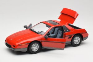Pontiac Fiero GT Rouge Road Signature 1:18 92588 Métal — image 2 sur 8