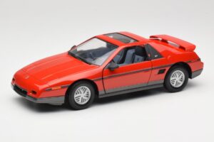 Pontiac Fiero GT Rouge Road Signature 1:18 92588 Métal
