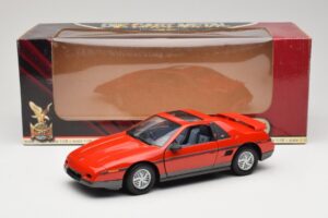 Pontiac Fiero GT Rouge Road Signature 1:18 92588 Métal — image 8 sur 8