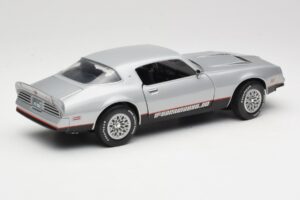Pontiac Firebird Formula Argent ERTL 1:18 33514 Métal — image 3 sur 8