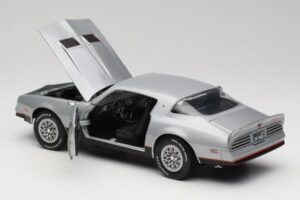 Pontiac Firebird Formula Argent ERTL 1:18 33514 Métal — image 5 sur 8
