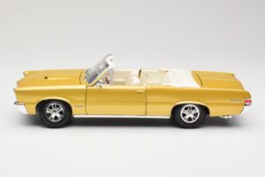 Pontiac GTO Hurst Edition Or Maisto 1:18 531884 Métal — image 4 sur 8