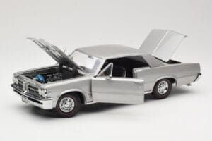 Pontiac GTO Argent Sun Star 1:18 1821 Métal — image 2 sur 8