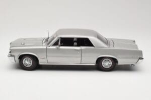Pontiac GTO Argent Sun Star 1:18 1821 Métal — image 4 sur 8