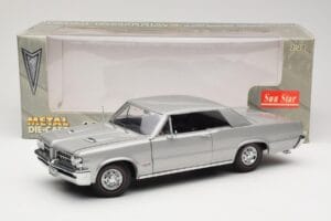 Pontiac GTO Argent Sun Star 1:18 1821 Métal — image 8 sur 8
