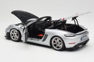 Porsche 718 Spyder RS Weissach Pack GT-Silver Metallic Norev 1:18 187270 Métal — image 5 sur 8