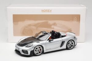 Porsche 718 Spyder RS Weissach Pack GT-Silver Metallic Norev 1:18 187270 Métal — image 8 sur 8