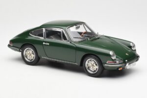Porsche 901 Vert CMC 1:18 M-067B Métal — image 4 sur 6