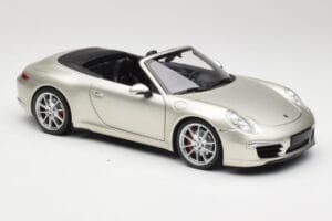 Porsche 911 991 Carrera S Cabriolet GT Argent Métallisé Minichamps 1:18 100061030 Métal — image 6 sur 8