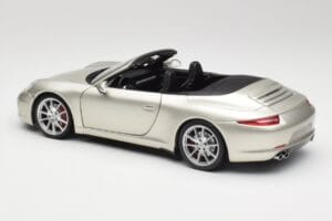 Porsche 911 991 Carrera S Cabriolet GT Argent Métallisé Minichamps 1:18 100061030 Métal — image 7 sur 8