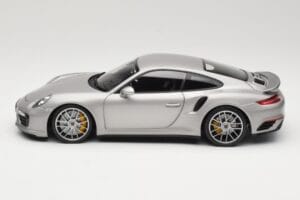 Porsche 911 991 Turbo S Argent Minichamps 1:18 113067126 Métal — image 4 sur 8