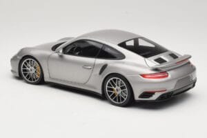 Porsche 911 991 Turbo S Argent Minichamps 1:18 113067126 Métal — image 7 sur 8