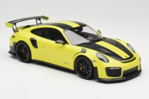 Porsche 911 GT2 RS 991.2 Weissach Package Vert Jantes Noires Minichamps 1:18 155068300-1 Métal — image 4 sur 6