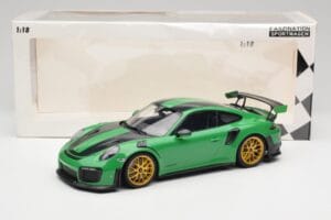 Porsche 911 991.2 GT2 RS Weissach Package British Racing Vert & Roues Dorées Minichamps 1:18 153068318 Métal — image 6 sur 6