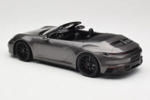 Porsche 911 992 Carrera 4 GTS Cabriolet Grey Metallic Minichamps 1:18 155063031 Métal — image 5 sur 6