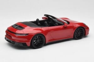 Porsche 911 992 Carrera 4 GTS Cabriolet Rouge Minichamps 1:18 155063032 Métal — image 2 sur 6