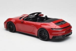 Porsche 911 992 Carrera 4 GTS Cabriolet Rouge Minichamps 1:18 155063032 Métal — image 5 sur 6