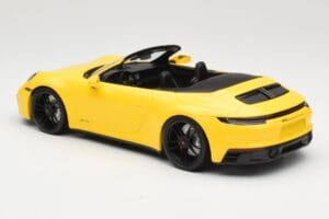 Porsche 911 992 Carrera 4 GTS Cabriolet Jaune Minichamps 1:18 155063030 Métal — image 5 sur 6