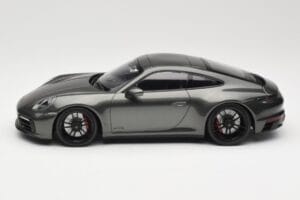 Porsche 911 992 Carrera 4 GTS Green Metallic Minichamps 1:18 155063101 Métal — image 3 sur 6