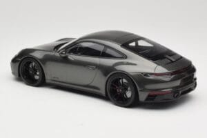 Porsche 911 992 Carrera 4 GTS Green Metallic Minichamps 1:18 155063101 Métal — image 5 sur 6