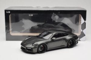 Porsche 911 992 Carrera 4 GTS Green Metallic Minichamps 1:18 155063101 Métal — image 6 sur 6