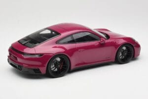 Porsche 911 992 Carrera 4 GTS Rubystar Minichamps 1:18 155063102 Métal — image 2 sur 6