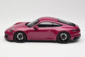 Porsche 911 992 Carrera 4 GTS Rubystar Minichamps 1:18 155063102 Métal — image 3 sur 6