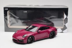 Porsche 911 992 Carrera 4 GTS Rubystar Minichamps 1:18 155063102 Métal — image 6 sur 6