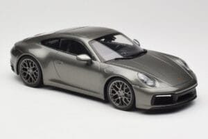 Porsche 911 992 Carrera 4S Aventurine Green Metallic Minichamps 1:18 155067328 Métal — image 2 sur 6