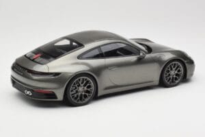 Porsche 911 992 Carrera 4S Aventurine Green Metallic Minichamps 1:18 155067328 Métal — image 3 sur 6