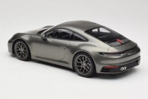 Porsche 911 992 Carrera 4S Aventurine Green Metallic Minichamps 1:18 155067328 Métal — image 4 sur 6